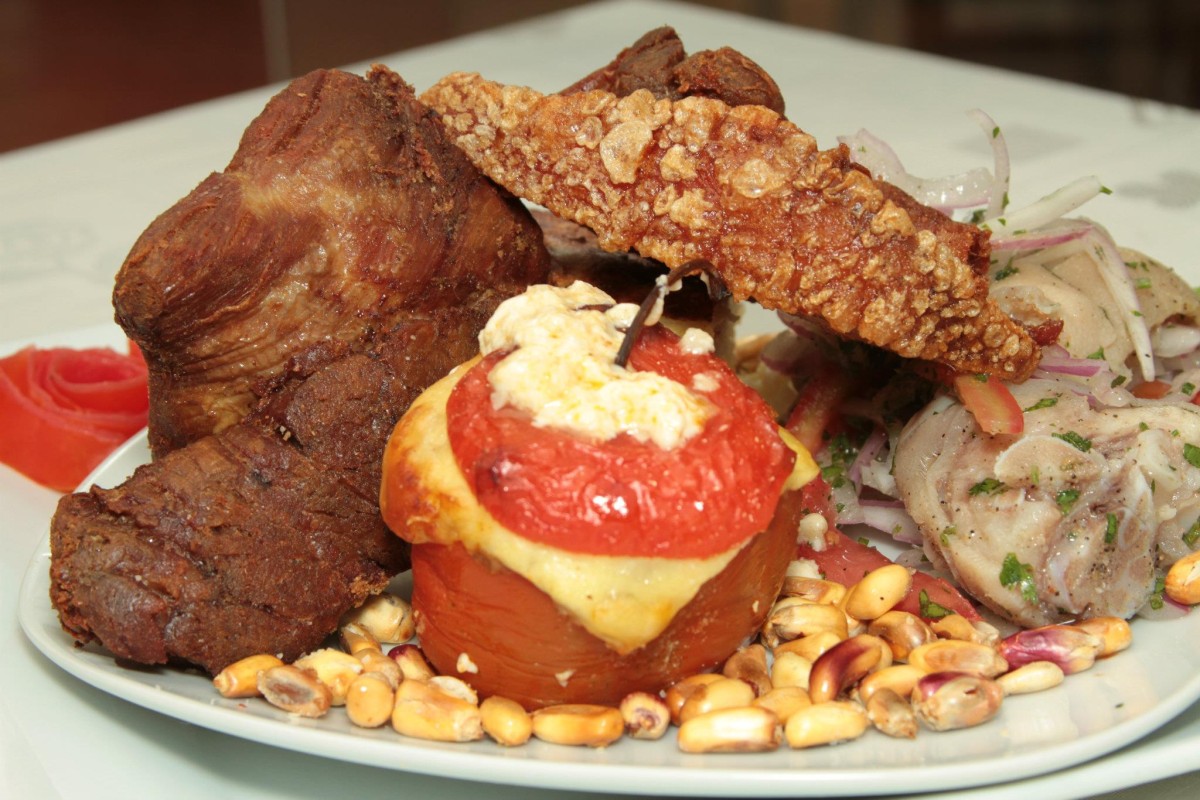 Chicharrón de chancho + Pastel de papa + Rocoto relleno + Sarza de Sencca